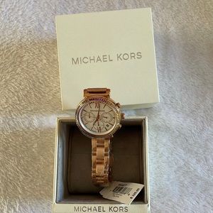 Michael Kors womens watch. Would make a wonderful gift 🎁